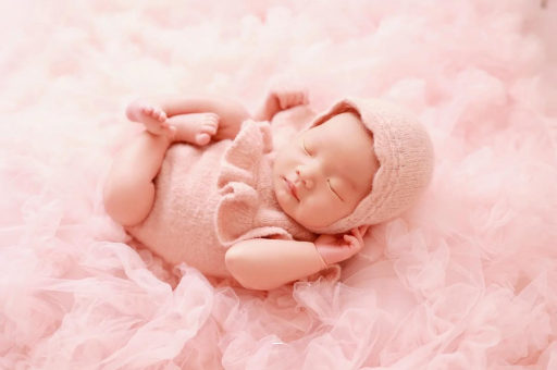 龙海宝宝吃手是饿了吗